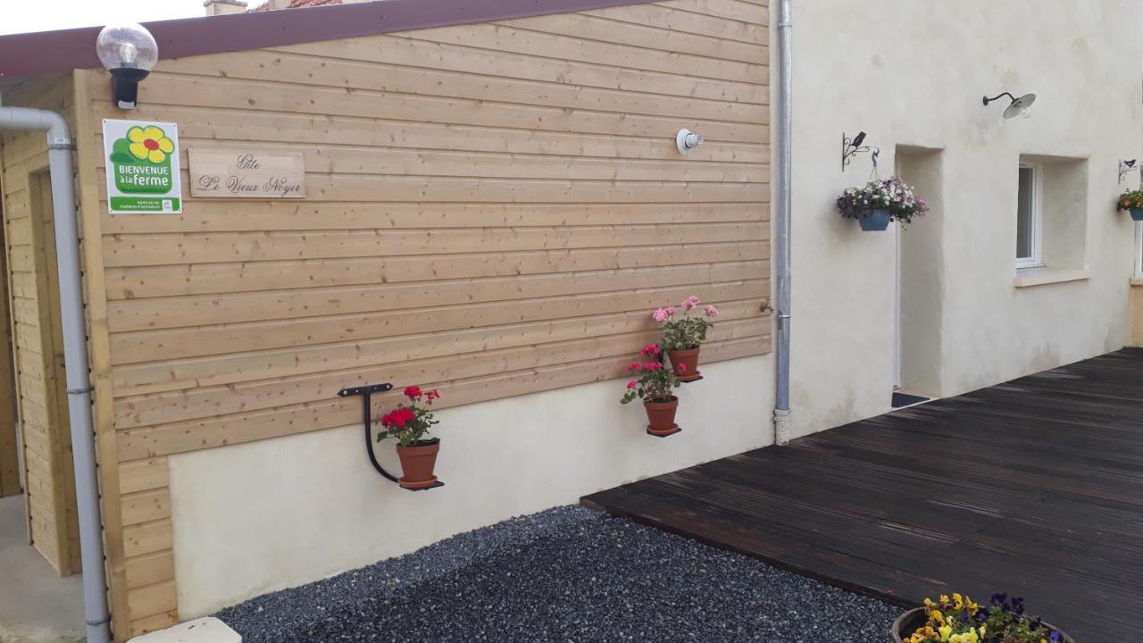 Gite " Le Vieux Noyer" Liesville-sur-Douve エクステリア 写真